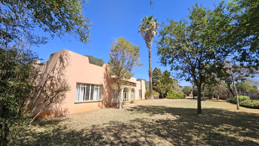 6 Bedroom Property for Sale in Mamogaleskraal North West